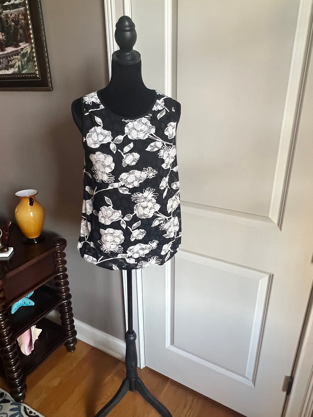 Lavish Black and White Floral Sleeveless Camisole